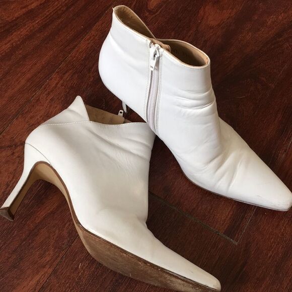 White Boots 4.5  - Picture 1 of 14